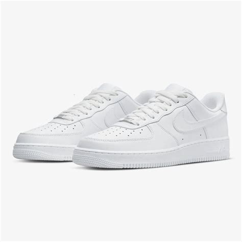 best white sneakers under 2000.